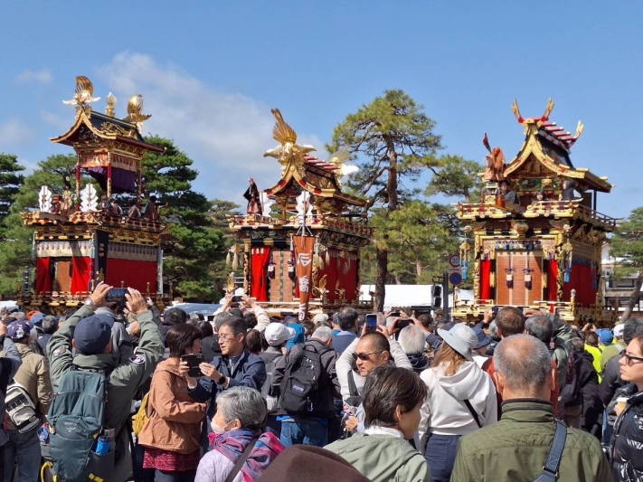 春の高山祭り