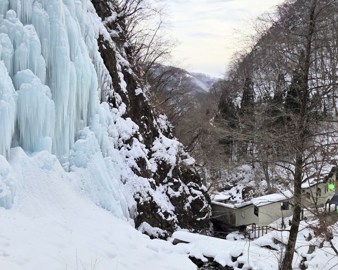 飛騨大鍾乳洞「氷の渓谷」全景